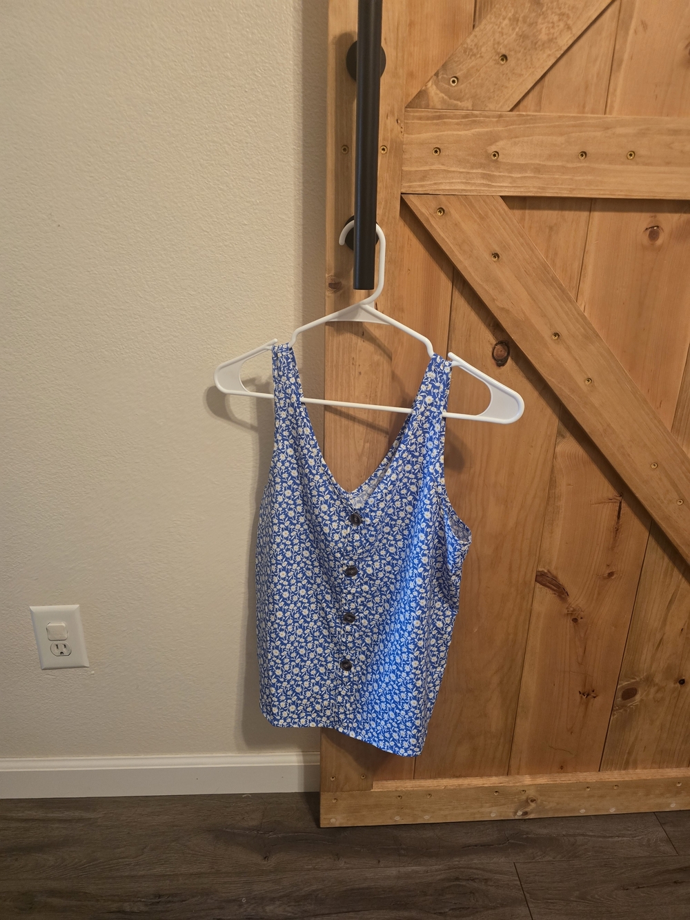 Blue Floral Button-Front V-Neck Tank Top
